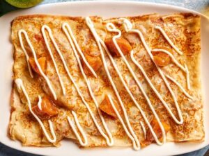 Crêpe pommes caramélisées crème fraîche